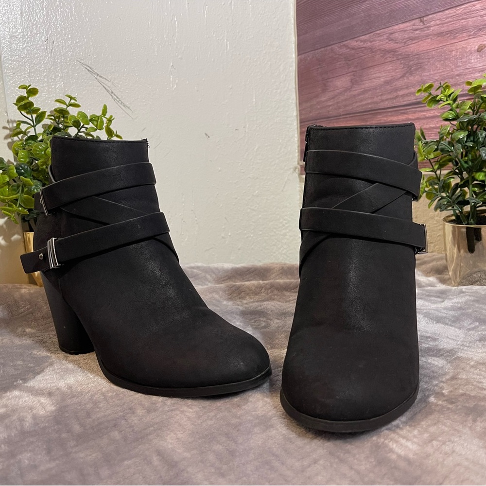 Black low heel suede boots size 7